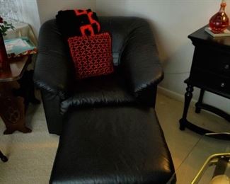 Natuzzi Salotti Spa Leather Chair/Ottoman

Handcrafted - Italy