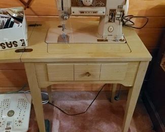 Singer 401A Slantomatic sewing machine and cabinet