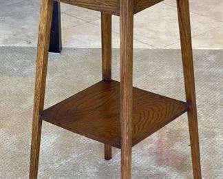 Vintage Mission Oak Round Accent table Plant Stand 28in H x 19in Diameter