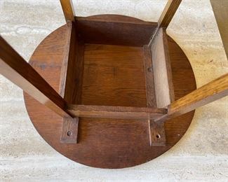 Vintage Mission Oak Round Accent table Plant Stand 28in H x 19in Diameter