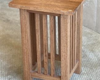 Mission Oak End Table 20x13x13in HxWxD
