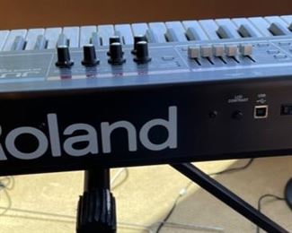 Roland JUNO-G Synthesizer Keyboard