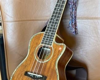Mitchell MU-100CE/N Acoustic/Electric Ukulele