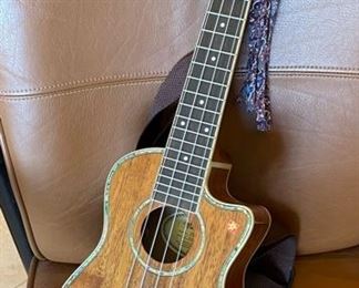 Mitchell MU-100CE/N Acoustic/Electric Ukulele
