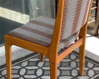 Single MCM Chair 34.5 x 19.5 x 19 75 HxWxD