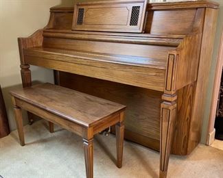 Charles R. Walter Model 1520 Concert Console Piano 43.5x58x25.5in HxWxD