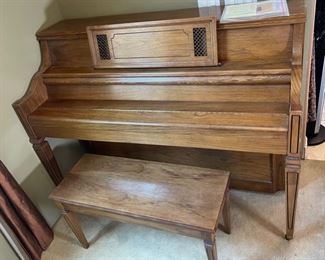Charles R. Walter Model 1520 Concert Console Piano 43.5x58x25.5in HxWxD