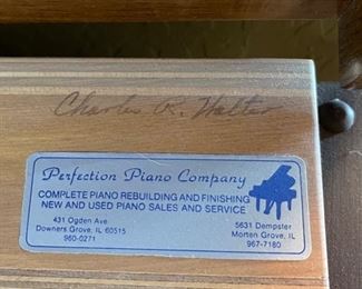 Charles R. Walter Model 1520 Concert Console Piano 43.5x58x25.5in HxWxD