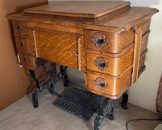 Antique White Rotary Treadle Sewing Machine in Cabinet 30x34x18in HxWxD
