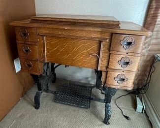 Antique White Rotary Treadle Sewing Machine in Cabinet 30x34x18in HxWxD