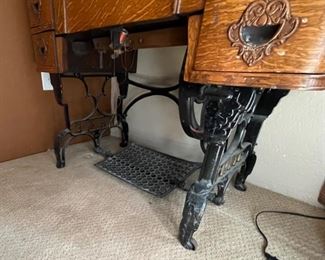 Antique White Rotary Treadle Sewing Machine in Cabinet 30x34x18in HxWxD