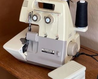 Bernina Bernette 200 B Serger Sewing Machine 11x12x8in HxWxD