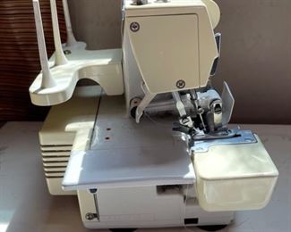 Singer Ultralock 14U52A Serger Sewing Machine 10x10.5x9.5in HxWxD