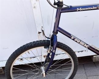 TREK Mountain Track 830 Bike 23