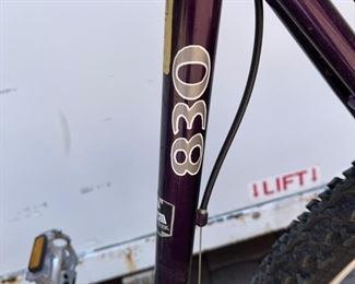 TREK Mountain Track 830 Bike 23