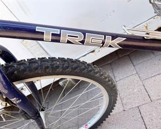 TREK Mountain Track 830 Bike 23