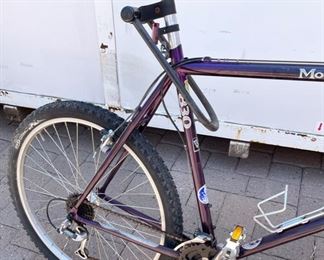 TREK Mountain Track 830 Bike 23