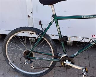 TREK Mountain Track 820 Bike 21in Frame