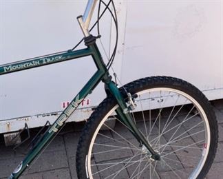 TREK Mountain Track 820 Bike 21in Frame