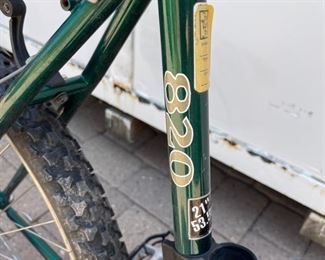 TREK Mountain Track 820 Bike 21in Frame