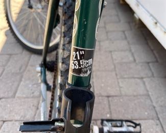 TREK Mountain Track 820 Bike 21in Frame