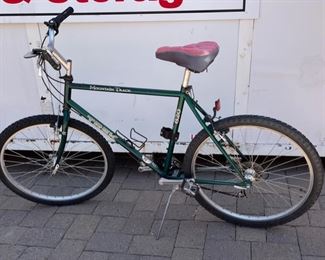 TREK Mountain Track 820 Bike 21in Frame