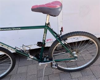 TREK Mountain Track 820 Bike 21in Frame