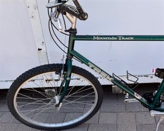 TREK Mountain Track 820 Bike 21in Frame