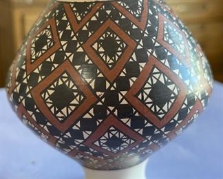 Mata Ortiz Pot Ani Rodriguez Pueblo Pottery	4.5x3.75in	HxWxD
