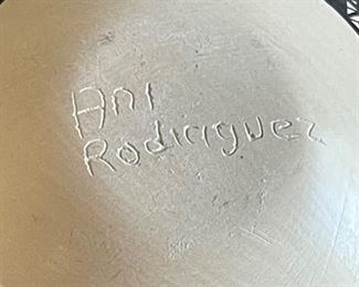 Mata Ortiz Pot Ani Rodriguez Pueblo Pottery	4.5x3.75in	HxWxD
