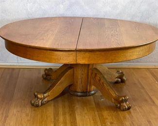 Antique Lowboy Oak Claw Foot Table	18x41.24in Diameter	
