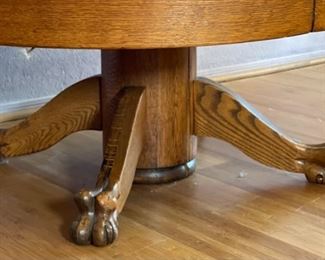 Antique Lowboy Oak Claw Foot Table	18x41.24in Diameter	
