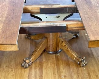 Antique Lowboy Oak Claw Foot Table	18x41.24in Diameter	
