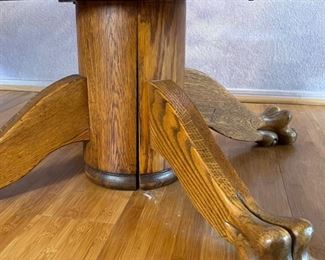 Antique Lowboy Oak Claw Foot Table	18x41.24in Diameter	
