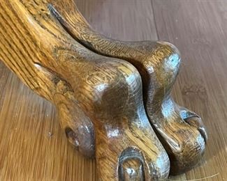 Antique Lowboy Oak Claw Foot Table	18x41.24in Diameter	
