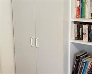 White 5 Shelf bookshelf storage	80x32x21in	HxWxD
