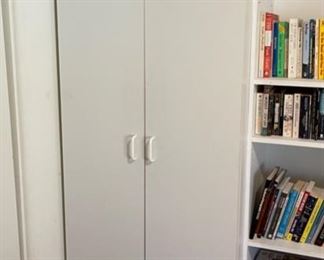 White 5 Shelf bookshelf storage	80x32x21in	HxWxD
