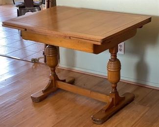 Antique Oak Trestle Table Draw Leaf	29x29.5x41.25-64	HxWxD
