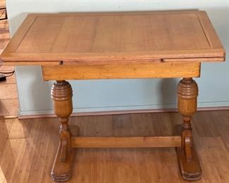 Antique Oak Trestle Table Draw Leaf	29x29.5x41.25-64	HxWxD
