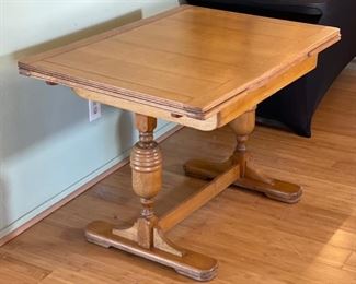 Antique Oak Trestle Table Draw Leaf	29x29.5x41.25-64	HxWxD
