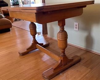 Antique Oak Trestle Table Draw Leaf	29x29.5x41.25-64	HxWxD
