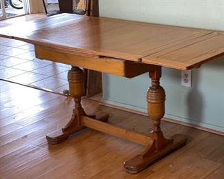 Antique Oak Trestle Table Draw Leaf	29x29.5x41.25-64	HxWxD
