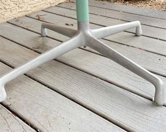 Eames Herman Miller Office 36in Round Table MCM Aluminum Base	28in H x 36in Diameter	
