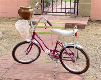 1968 Schwinn Stingray Fair Lady Bike  Purple/Violet J89-4	39x29x55	HxWxD
