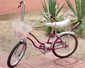 1968 Schwinn Stingray Fair Lady Bike  Purple/Violet J89-4	39x29x55	HxWxD
