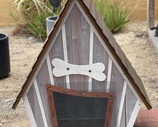 Custom Dog House	43.5 x36 x30.25	HxWxD
