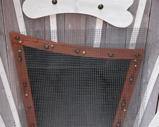 Custom Dog House	43.5 x36 x30.25	HxWxD
