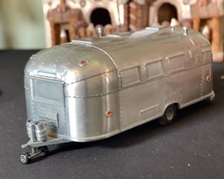 Pottery Barn Airstream Flying Cloud Model 1/18 Diecast Aluminum Toy	4.5x4.5x12in	HxWxD
