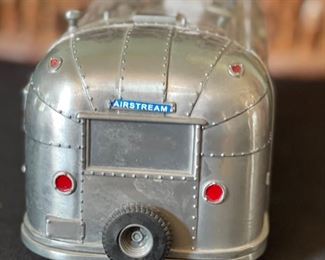 Pottery Barn Airstream Flying Cloud Model 1/18 Diecast Aluminum Toy	4.5x4.5x12in	HxWxD
