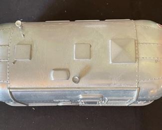 Pottery Barn Airstream Flying Cloud Model 1/18 Diecast Aluminum Toy	4.5x4.5x12in	HxWxD
